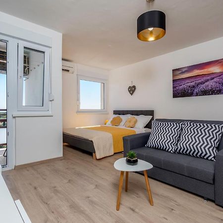 Apartman Vita พูลา ภายนอก รูปภาพ