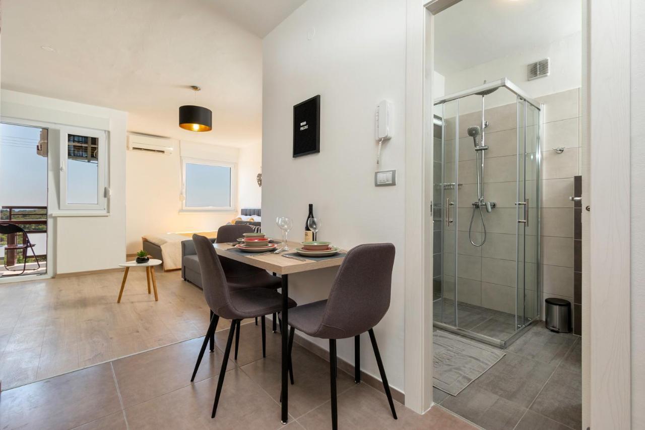 Apartman Vita พูลา ภายนอก รูปภาพ