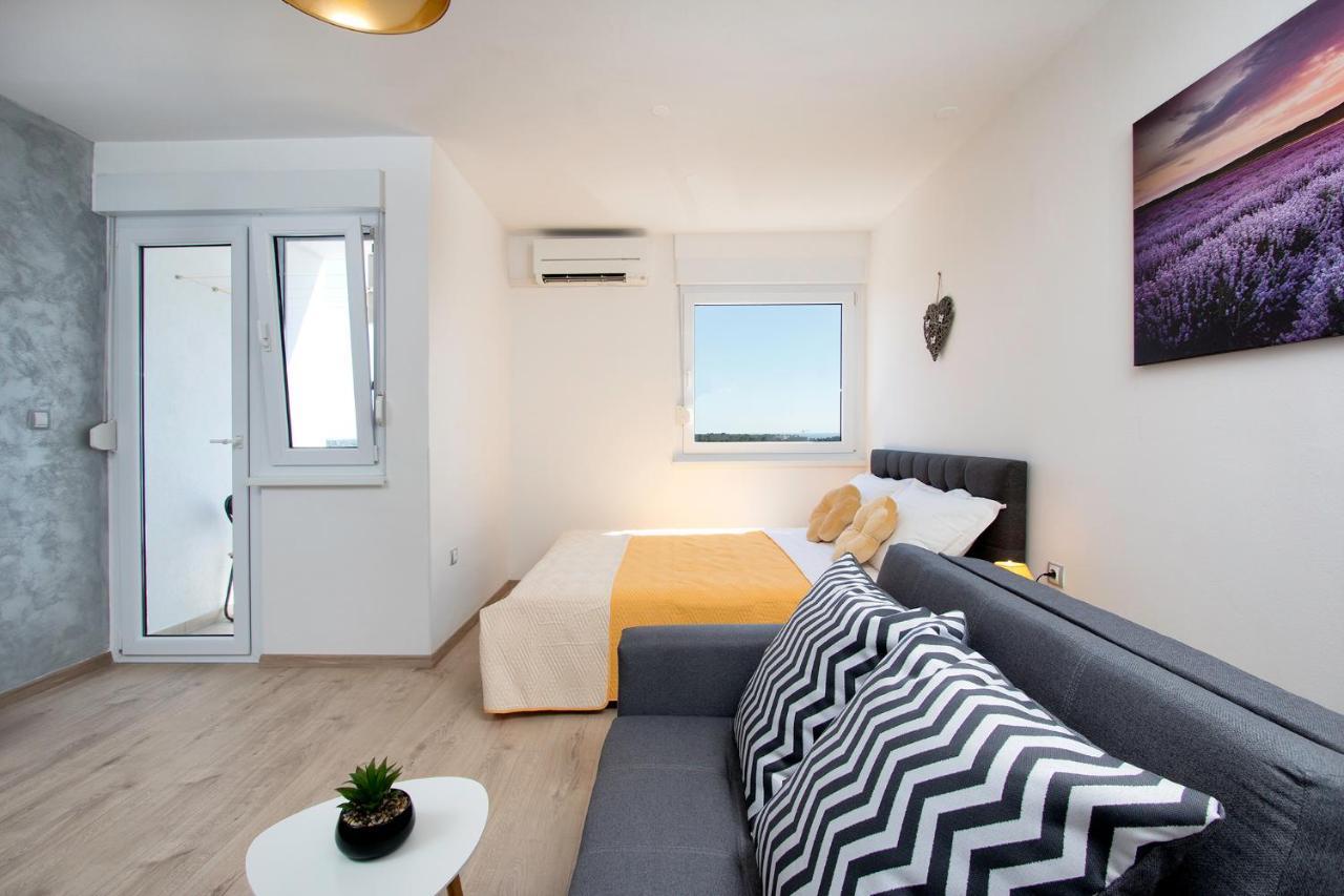 Apartman Vita พูลา ภายนอก รูปภาพ