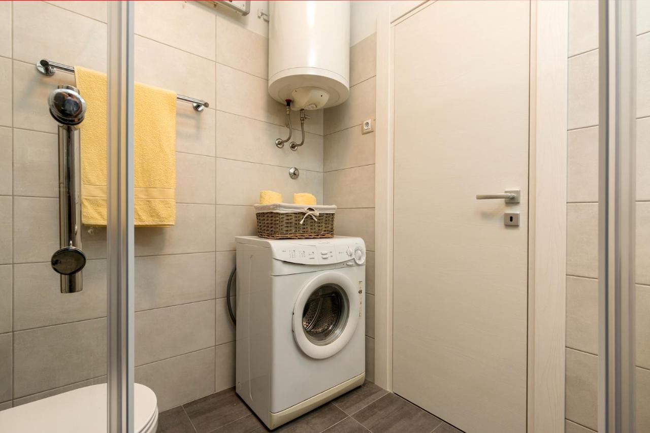 Apartman Vita พูลา ภายนอก รูปภาพ